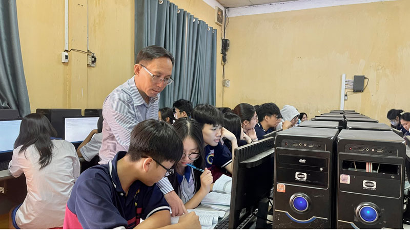 Ôn thi tốt nghiệp THPT môn Tin học: Học sinh học kỹ phần chủ đề F