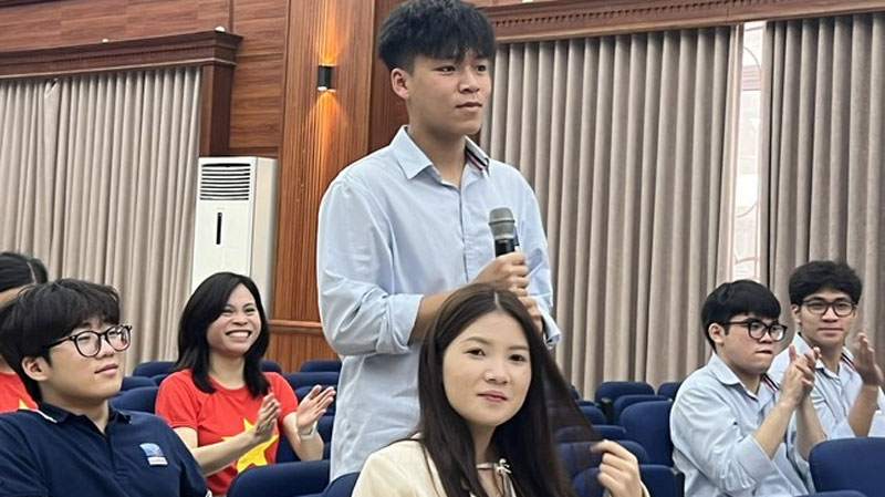 AI trong trường học: Đối thủ hay người bạn của học sinh?