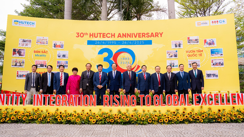 HUTECH long trọng tổ chức Lễ kỷ niệm 30 năm thành lập