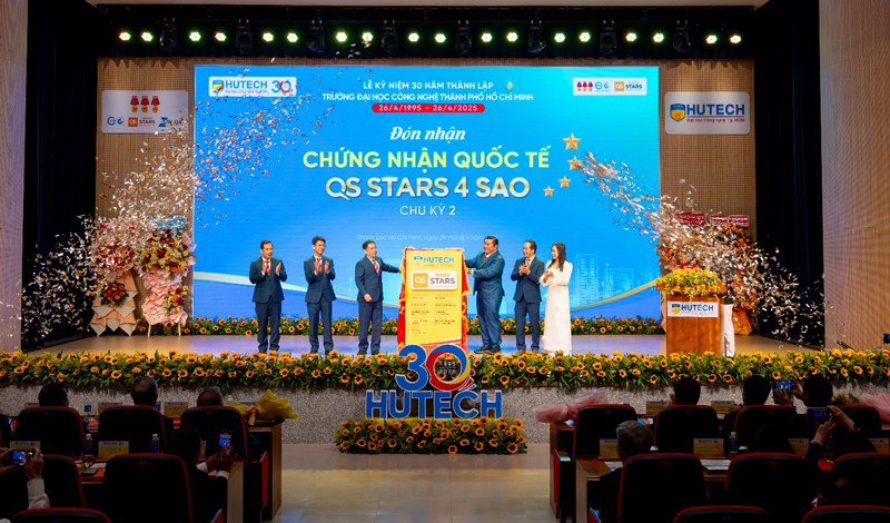 HUTECH long trọng tổ chức Lễ kỷ niệm 30 năm thành lập