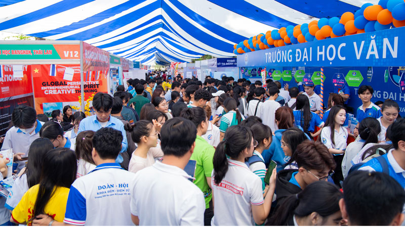 Tuyển sinh đại học 2025: Thí sinh tăng, nguyện vọng giảm