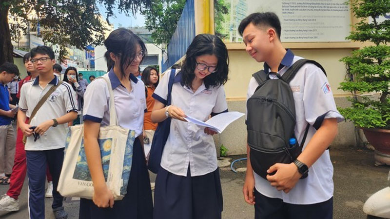 Tỷ lệ chọi trường chuyên cao ngất, Sở Giáo dục TPHCM nói học sinh đừng quá lo
