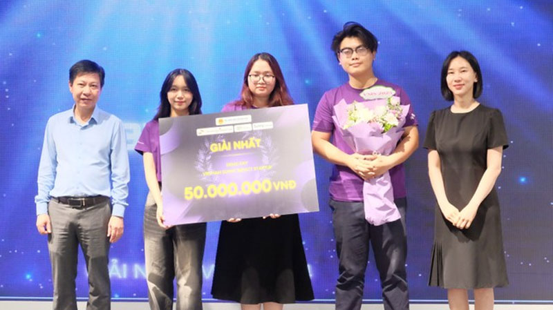 Chế mực viết, màu vẽ từ phế phẩm nông sản: Nhóm sinh viên thắng lớn ở chương trình khởi nghiệp của Bộ GD&ĐT
