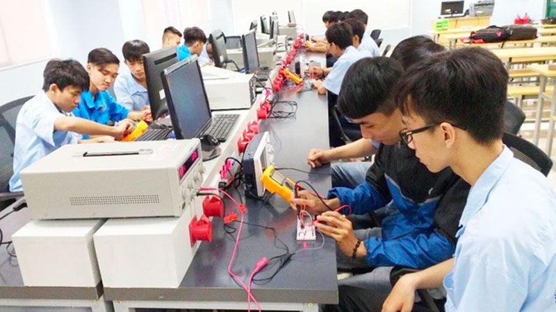 Bỏ khái niệm trường trung cấp: Bằng trung học nghề bình đẳng với THPT?