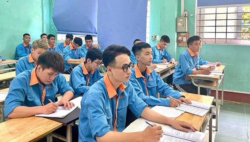 Bỏ khái niệm trường trung cấp: Bằng trung học nghề bình đẳng với THPT?