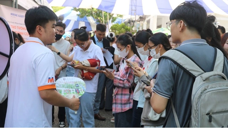 Hơn 20.000 sinh viên tham gia ngày hội việc làm về nhân lực số và AI