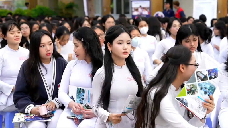 GS Huỳnh Văn Chương: Lưu ý những điểm khác nhau giữa hai chương trình thi tốt nghiệp THPT