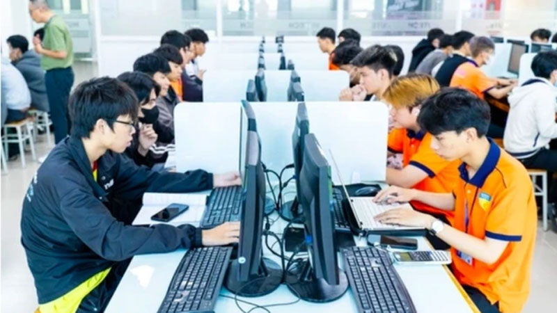 Tuyển sinh ĐH 2025: Những ngành học nào chỉ tiêu cao, gấp hàng chục lần ngành khác?