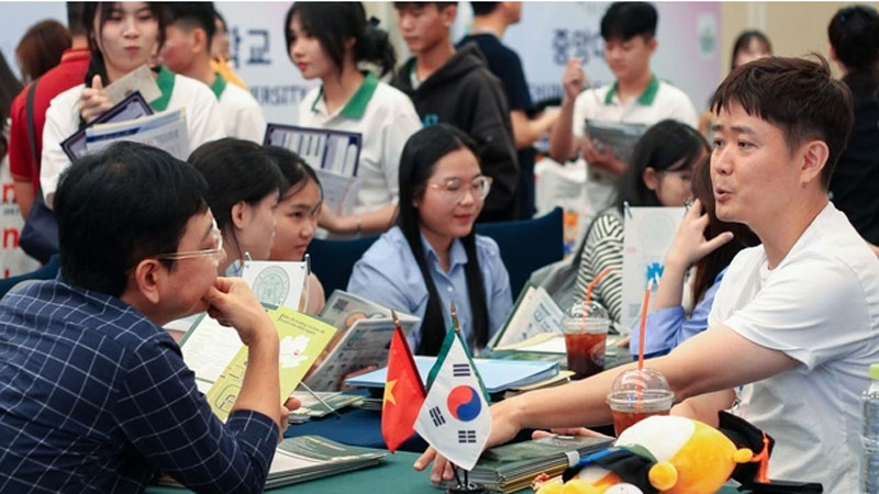 Những nước nào cho phép du học sinh Việt Nam ở lại làm việc sau tốt nghiệp?