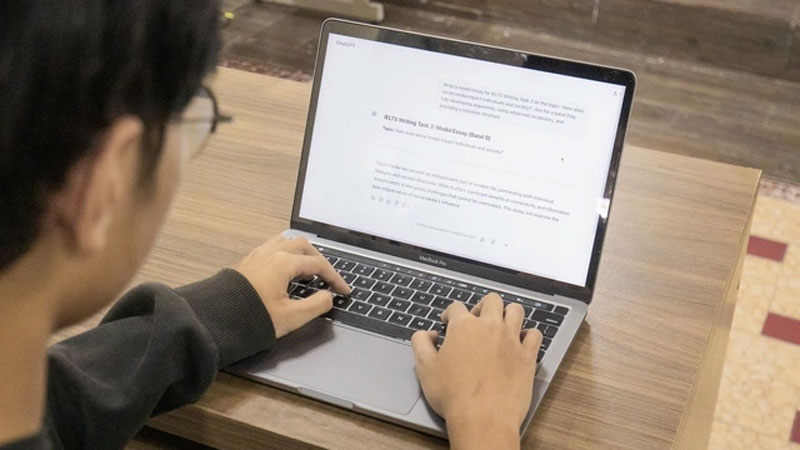 Thí sinh lớp 12 học cùng AI 2-3 giờ mỗi ngày trước thi tốt nghiệp THPT