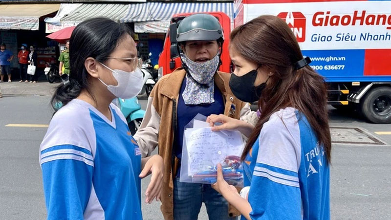 Thi tốt nghiệp THPT 2025: Thí sinh mừng rỡ vì trúng tủ đề văn