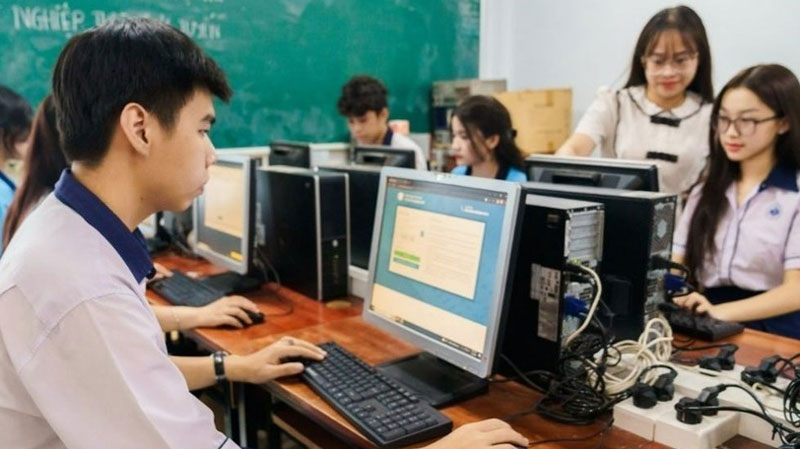 Tổ chức thi tốt nghiệp THPT trên máy tính: Kiến tạo mô thức mới trong thi cử