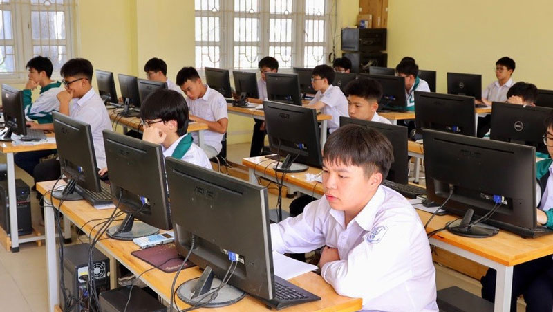 Tổ chức thi tốt nghiệp THPT trên máy tính: Kiến tạo mô thức mới trong thi cử