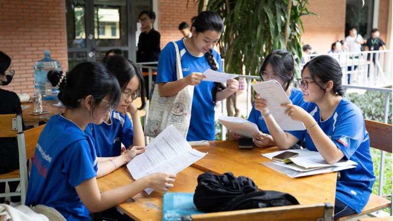 Quy đổi điểm IELTS để xét tuyển: Cơ hội hay rào cản?