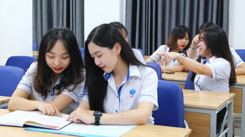 Quy đổi điểm IELTS để xét tuyển: Cơ hội hay rào cản?