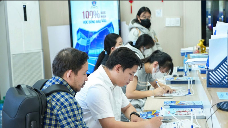 Nhiều trường ĐH công bố điểm sàn xét tuyển thấp bất ngờ
