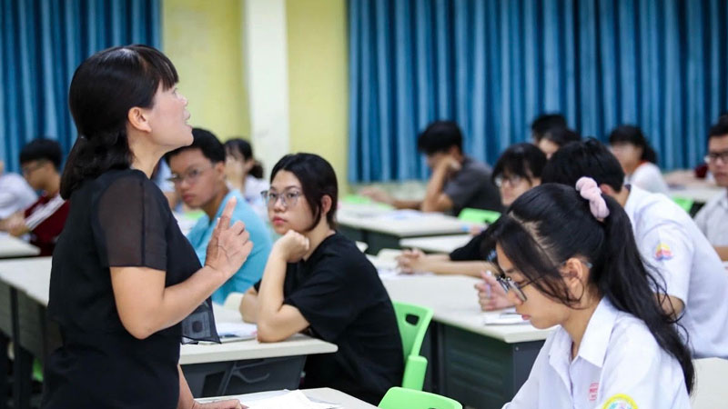 Tuyển sinh ĐH 2025: Điểm sàn khác gì với điểm chuẩn?