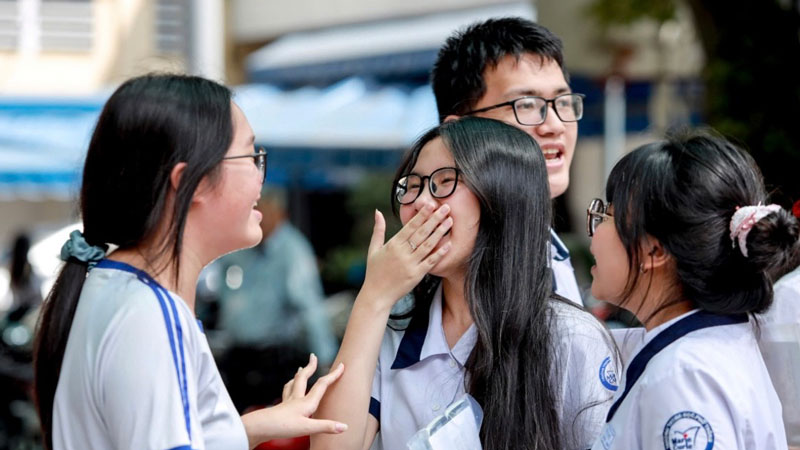 Điểm sàn đại học đồng loạt ‘rớt thảm’, dự báo điểm chuẩn giảm mạnh