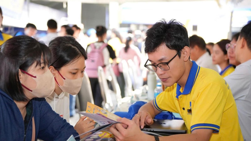 Điểm sàn đại học đồng loạt ‘rớt thảm’, dự báo điểm chuẩn giảm mạnh
