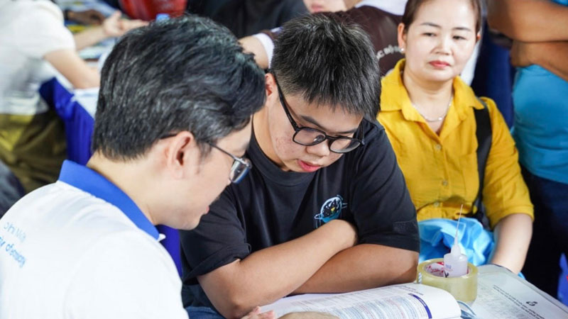 Tuyển sinh 2025: Thí sinh cân đối bài toán tài chính