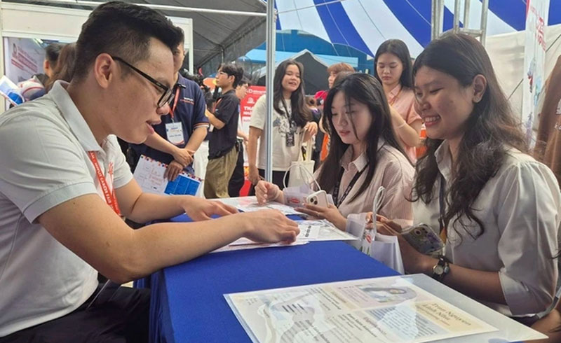 Tốt nghiệp đại học nhưng viết không được hồ sơ xin việc?: Viết ngắn nhưng... chất