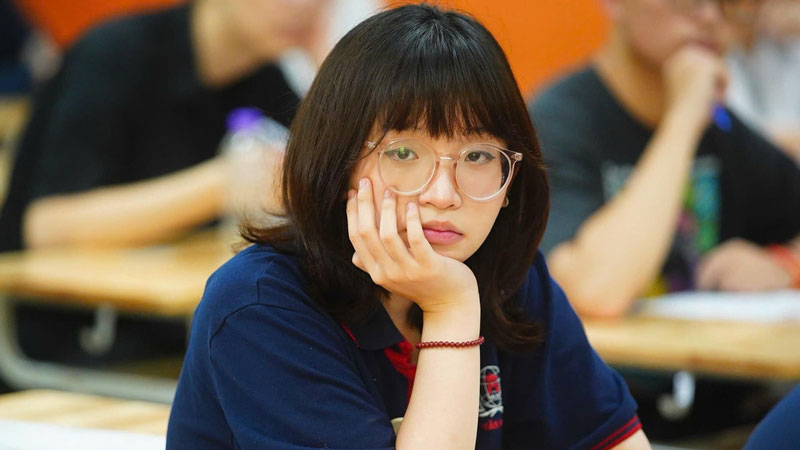 Kỳ thi hai trong một, đẩy gánh nặng lên vai học sinh?