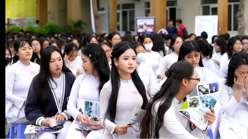 Dự kiến điểm chuẩn đại học năm 2025 khối ngành Y Dược: 20 điểm có đỗ không?