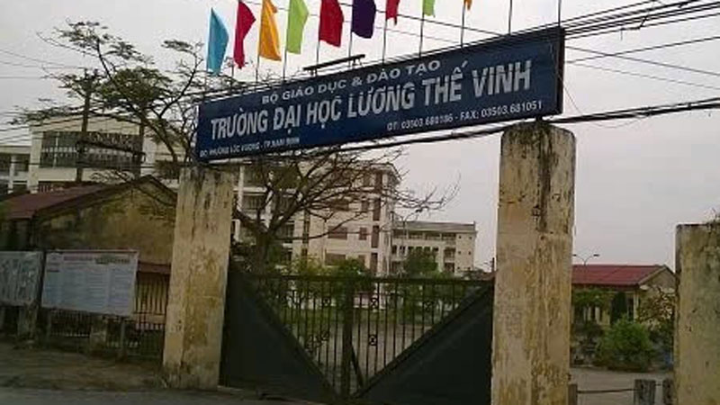 Trường đại học ‘lay lắt