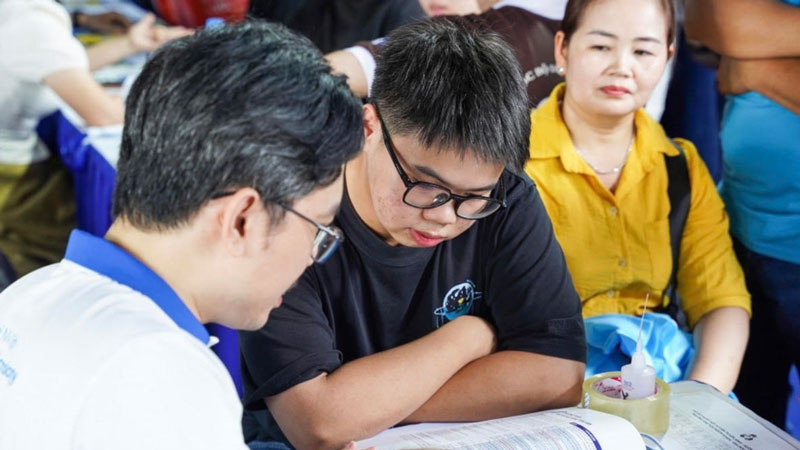 Nỗ lực chia sẻ gánh nặng với người học