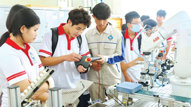 Tuyển sinh năm 2025: Trường nghề hồi hộp chờ kết quả lọc ảo