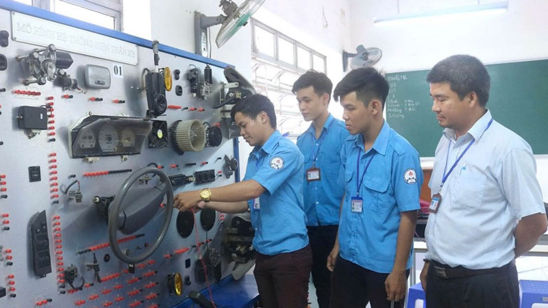 Tuyển sinh năm 2025: Trường nghề hồi hộp chờ kết quả lọc ảo