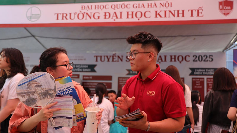 Tuyển sinh đại học 2025: Điểm chuẩn khó lường