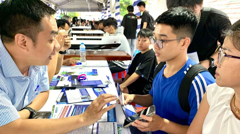 Điểm chuẩn dự kiến các trường Đại học Quốc gia TP.HCM nhiều ngành tăng chót vót