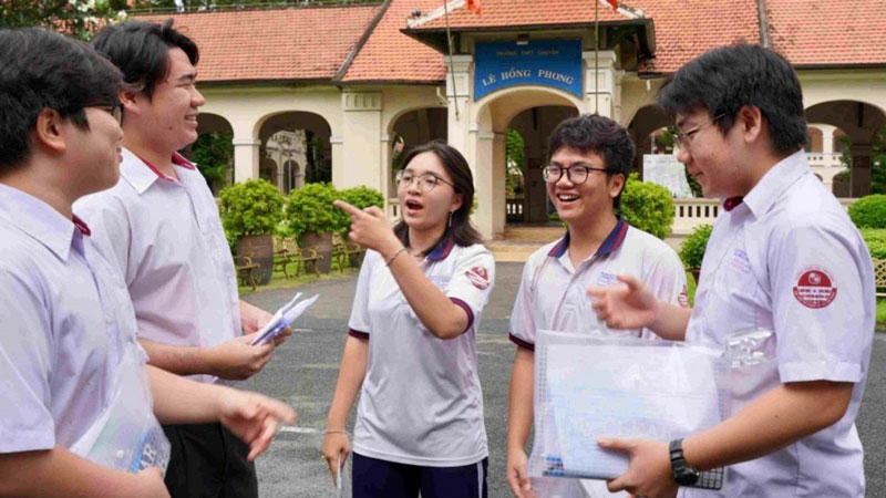 Tuyển sinh đại học 2025: Điểm chuẩn tăng bất ngờ