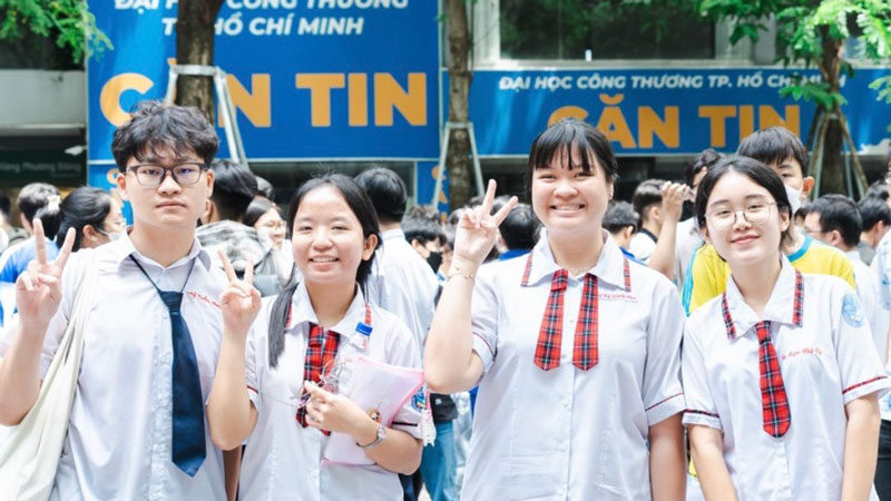 Tuyển sinh đại học 2025: Điểm chuẩn tăng bất ngờ