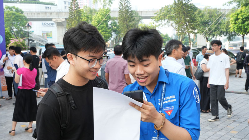 Tuyển sinh đại học 2025: Điểm chuẩn lạ phản ánh xu hướng nào?