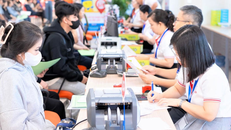 Nhộn nhịp đón tân sinh viên