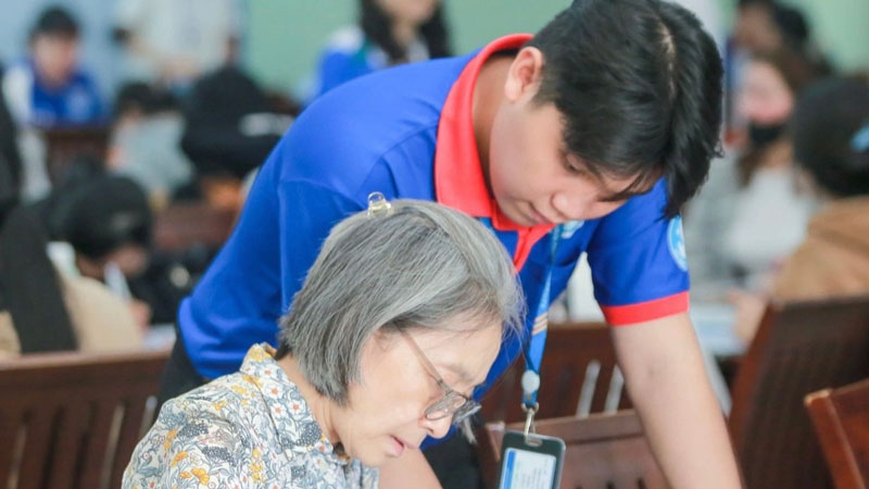 Người phụ nữ trở thành sinh viên năm nhất ở tuổi 62 với lý do bất ngờ