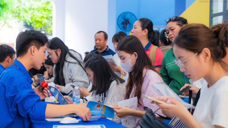 Loạt ngành đại học có điểm chuẩn ‘chạm đáy’ vẫn tiếp tục tuyển bổ sung