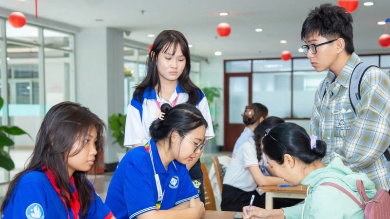 Vừa nhập học, tân sinh viên đã đau đầu với bài thi tiếng Anh đầu vào