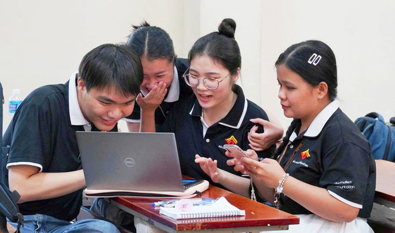 Săn học bổng: Một công, nhiều việc