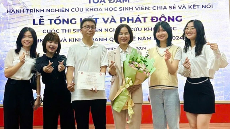 Thủ khoa Ngoại thương với 143 tín chỉ điểm tuyệt đối