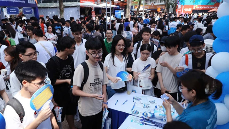 Xét tuyển bổ sung: Cửa hẹp, cần thận trọng