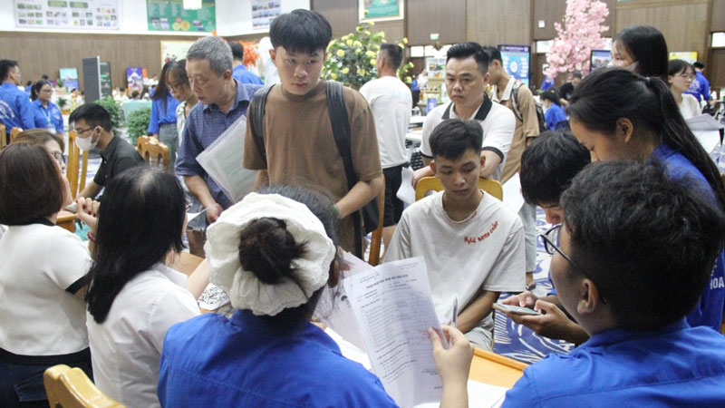 Xét tuyển bổ sung: Cửa hẹp, cần thận trọng