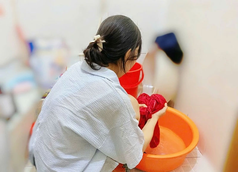 Tân sinh viên rời xa vòng tay ba mẹ, lúng túng trước cuộc sống tự lập