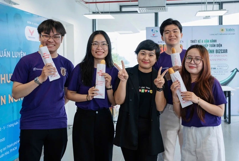 Gác bằng kỹ sư, chàng trai khởi nghiệp với bánh mì đông lạnh