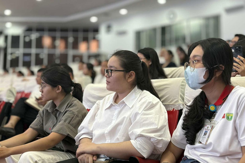 ĐH Y khoa Phạm Ngọc Thạch tính đưa sinh viên học dở dang sang Đức thi quốc gia