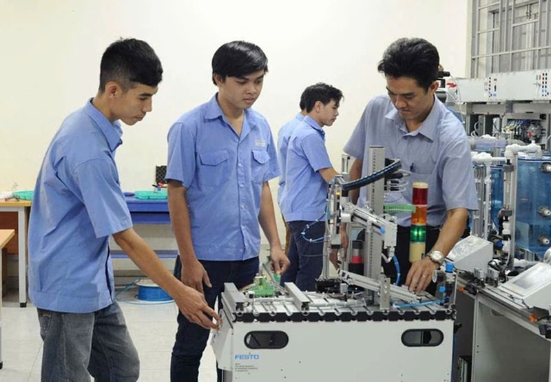 Trung học nghề là gì, học sinh có nhiều cơ hội lựa chọn ra sao?