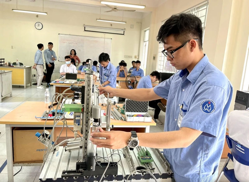 Trung học nghề là gì, học sinh có nhiều cơ hội lựa chọn ra sao?