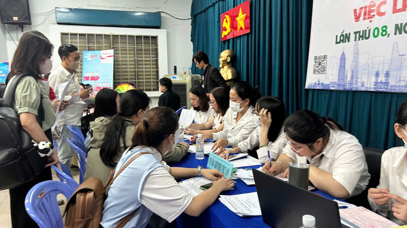 Hàng nghìn việc làm có mức lương từ 12 - 40 triệu đồng/tháng